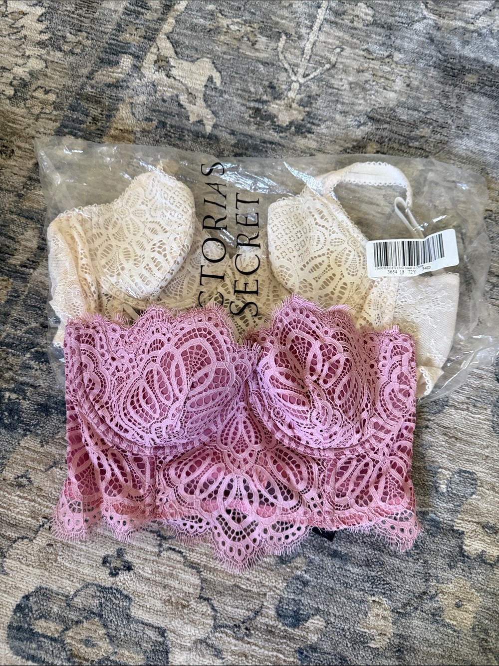 Victoria secret sz 34D set of 2 bras new never worn